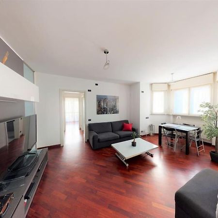 Apartment+Garage Near Novegro Exhibition/Linate Сеграте Екстериор снимка