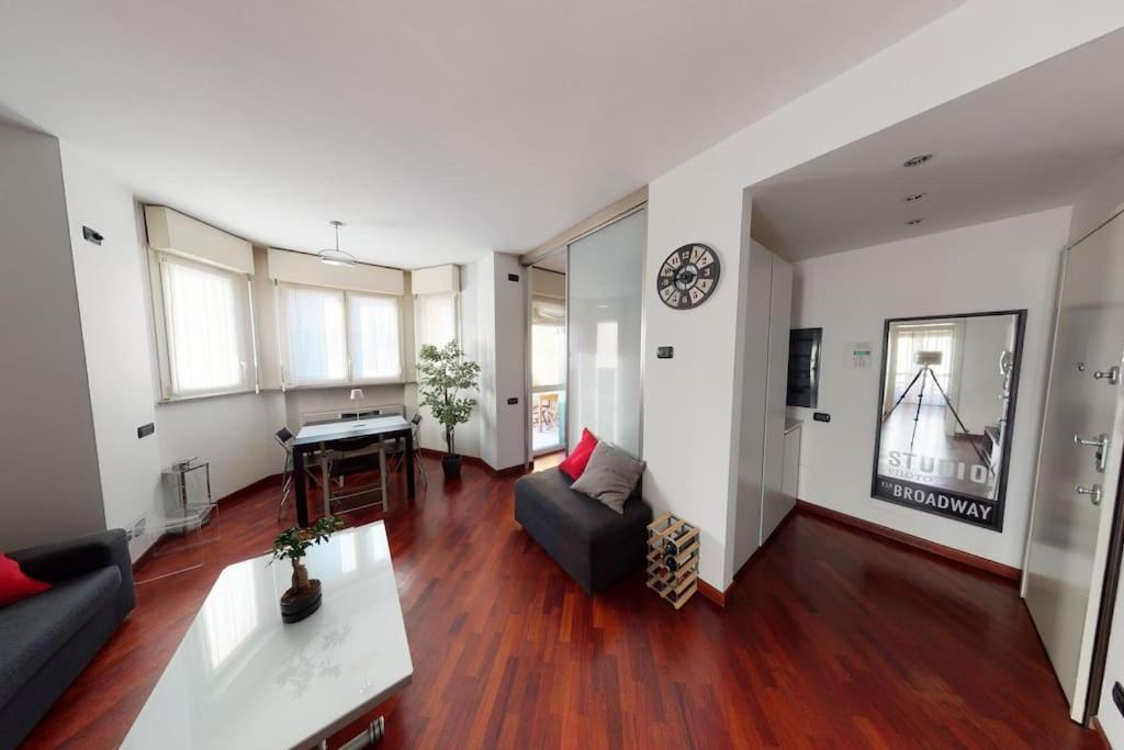 Apartment+Garage Near Novegro Exhibition/Linate Сеграте Екстериор снимка
