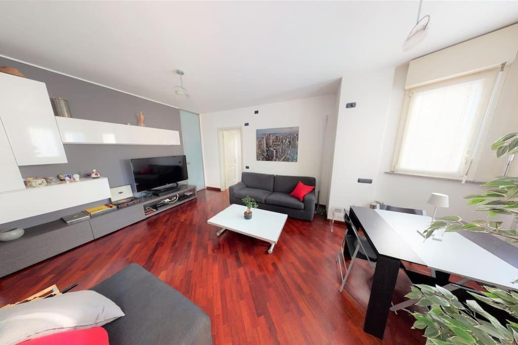 Apartment+Garage Near Novegro Exhibition/Linate Сеграте Екстериор снимка